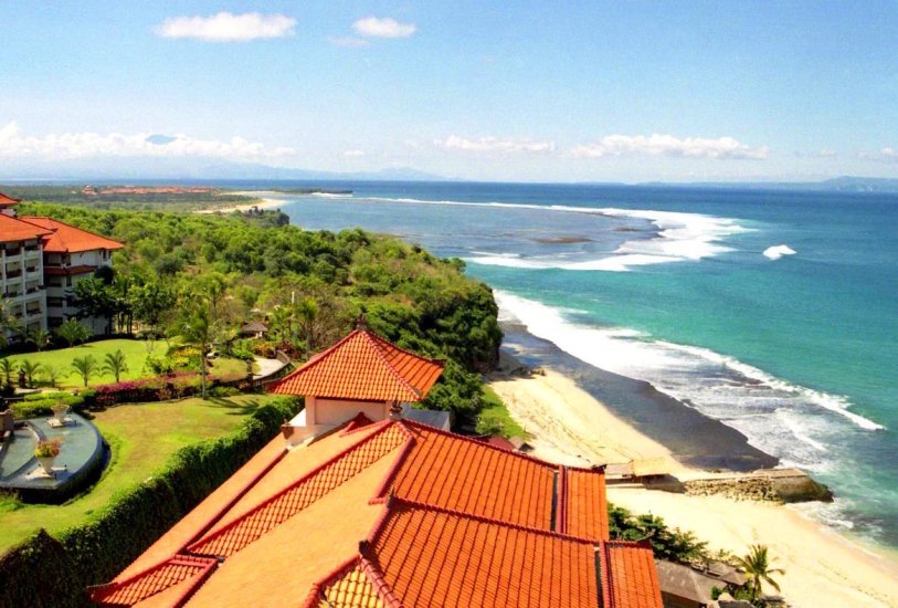 Вид на пляж и океан на Бали