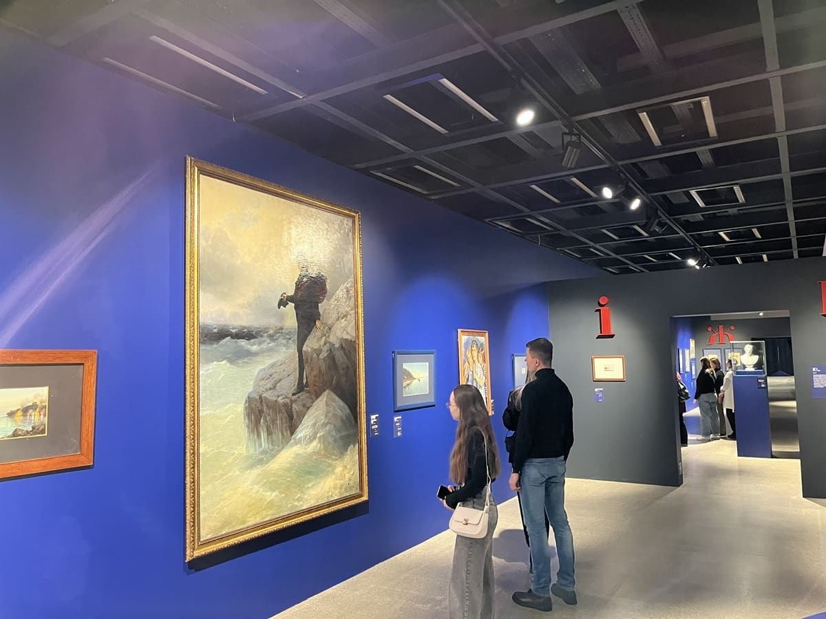 Азбука Бенуа, зал с Буквой I