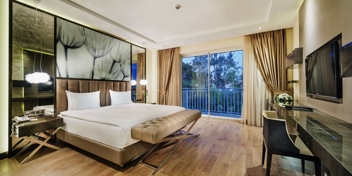 Отель Bellis Deluxe Hotel 5