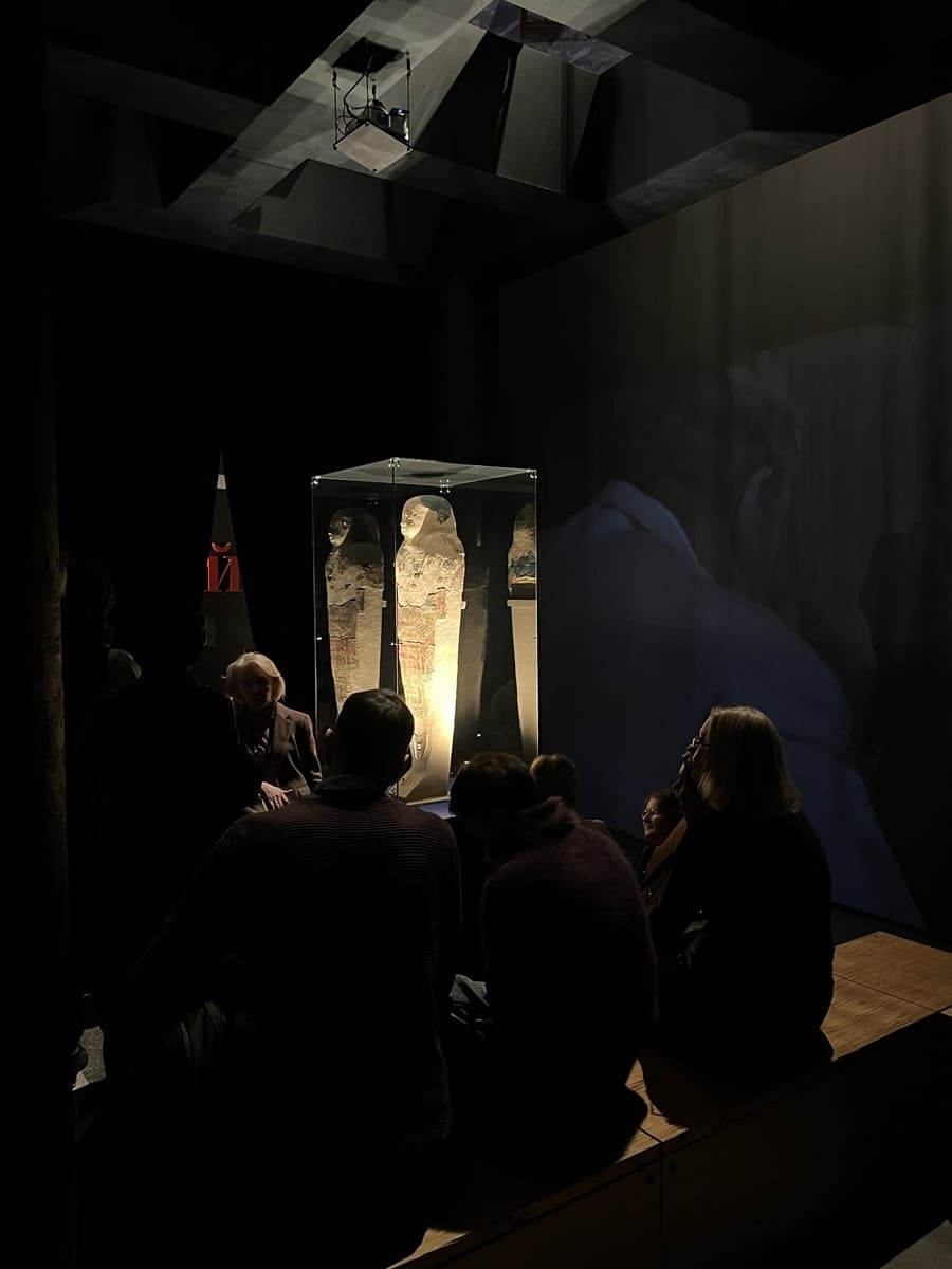 Экскурсия на выставке Бенуа