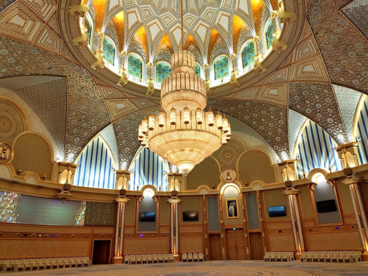 Дворец открывает двери