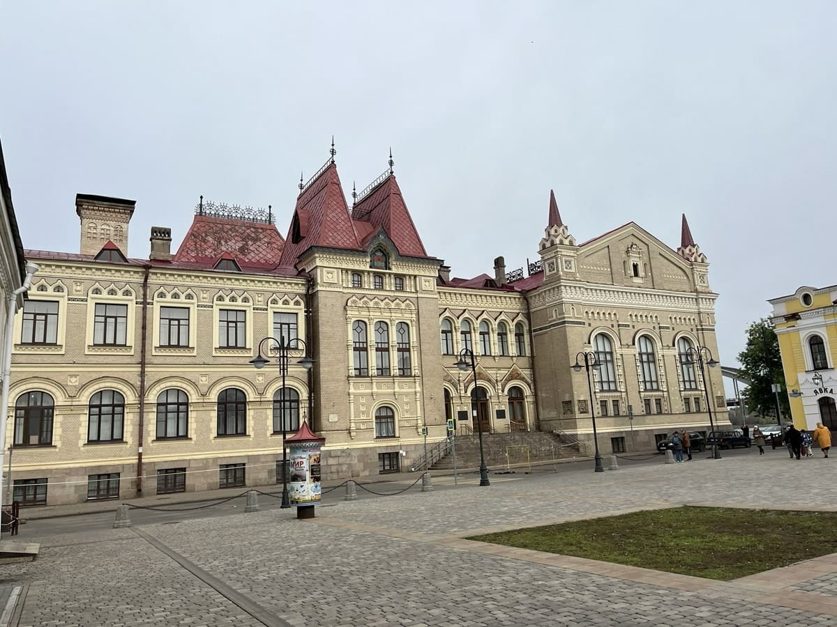 Рыбинск. Красная площадь. Новая хлебная биржа (музей)