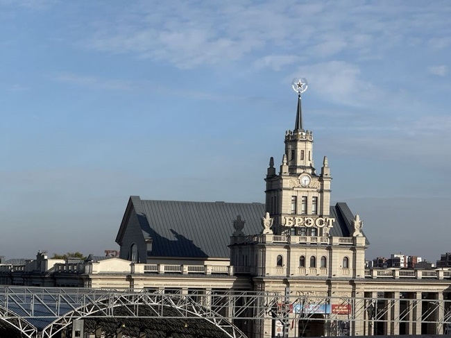 Брест — крупный приграничный город