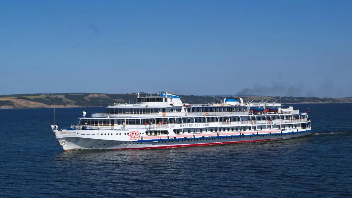 Теплоход «Михаил Кутузов»