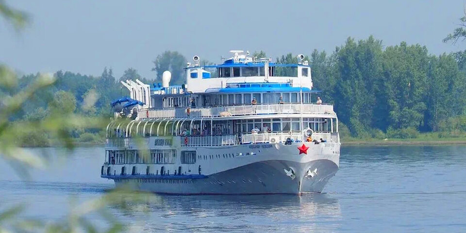 Теплоход Александр Невский — в круизе по реке. Фотобанк «Нико Турс». «Александр Невский»